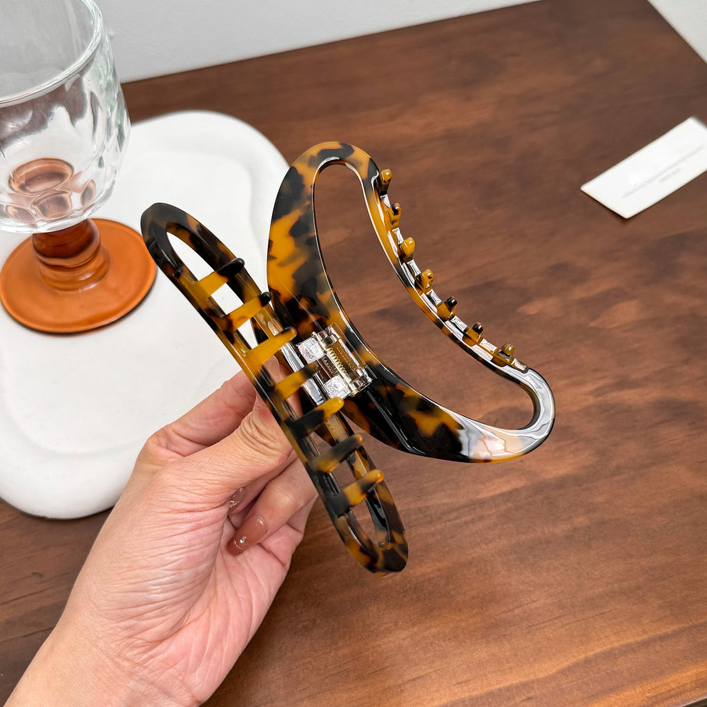 large oval hair claw