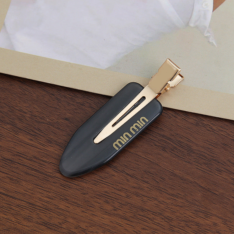 Solid-color seamless hair clip for makeup application