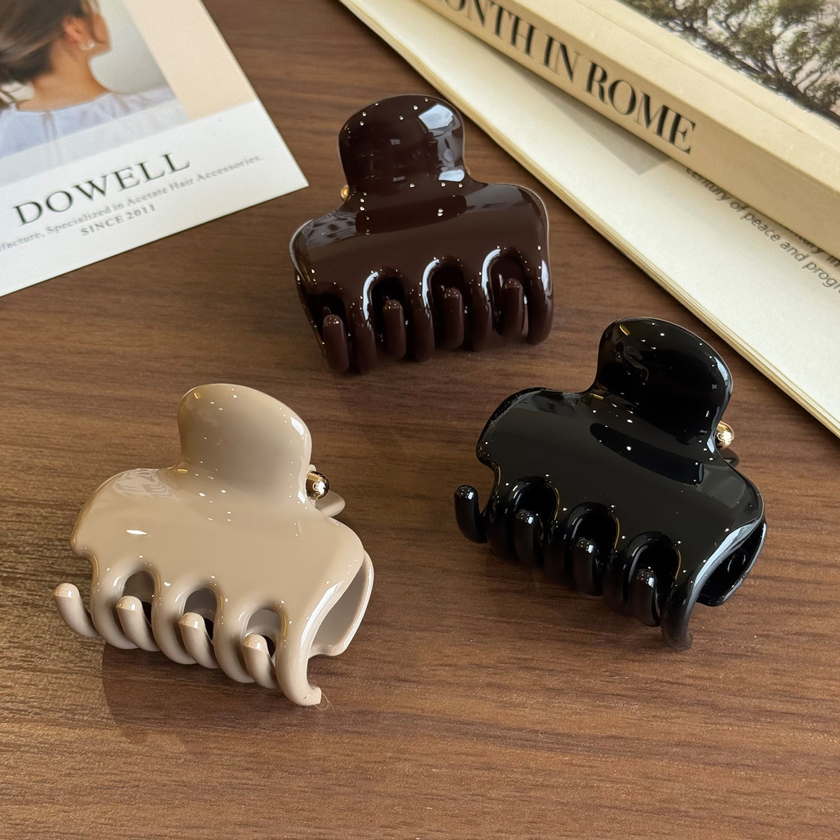 Small chocolate for autumn and winter hair claw