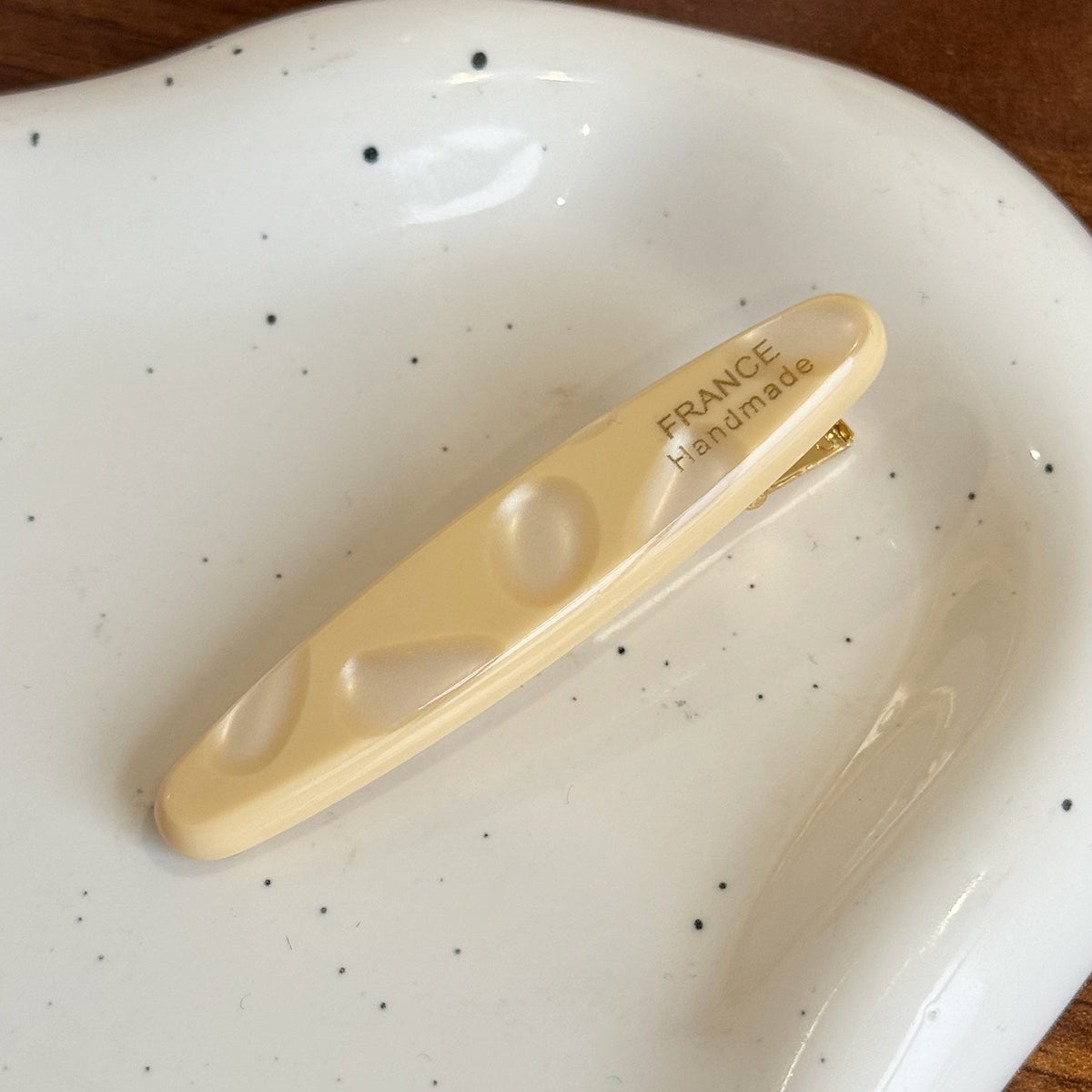 Elliptical straight clip hair claw