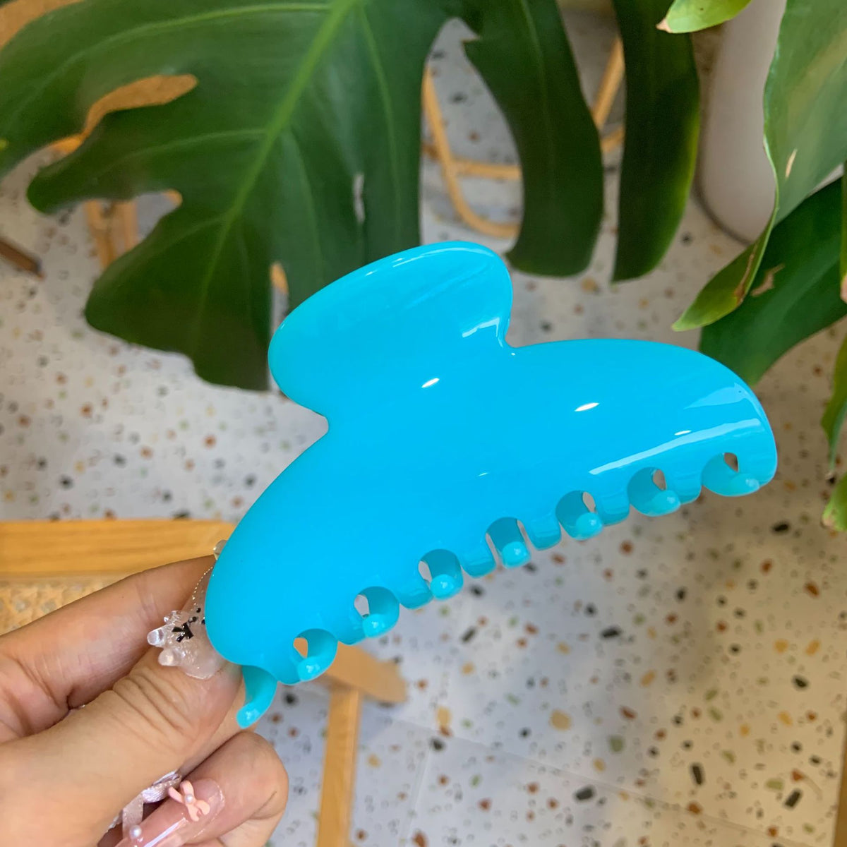 Vintage Pure Color Medium Hair Claw