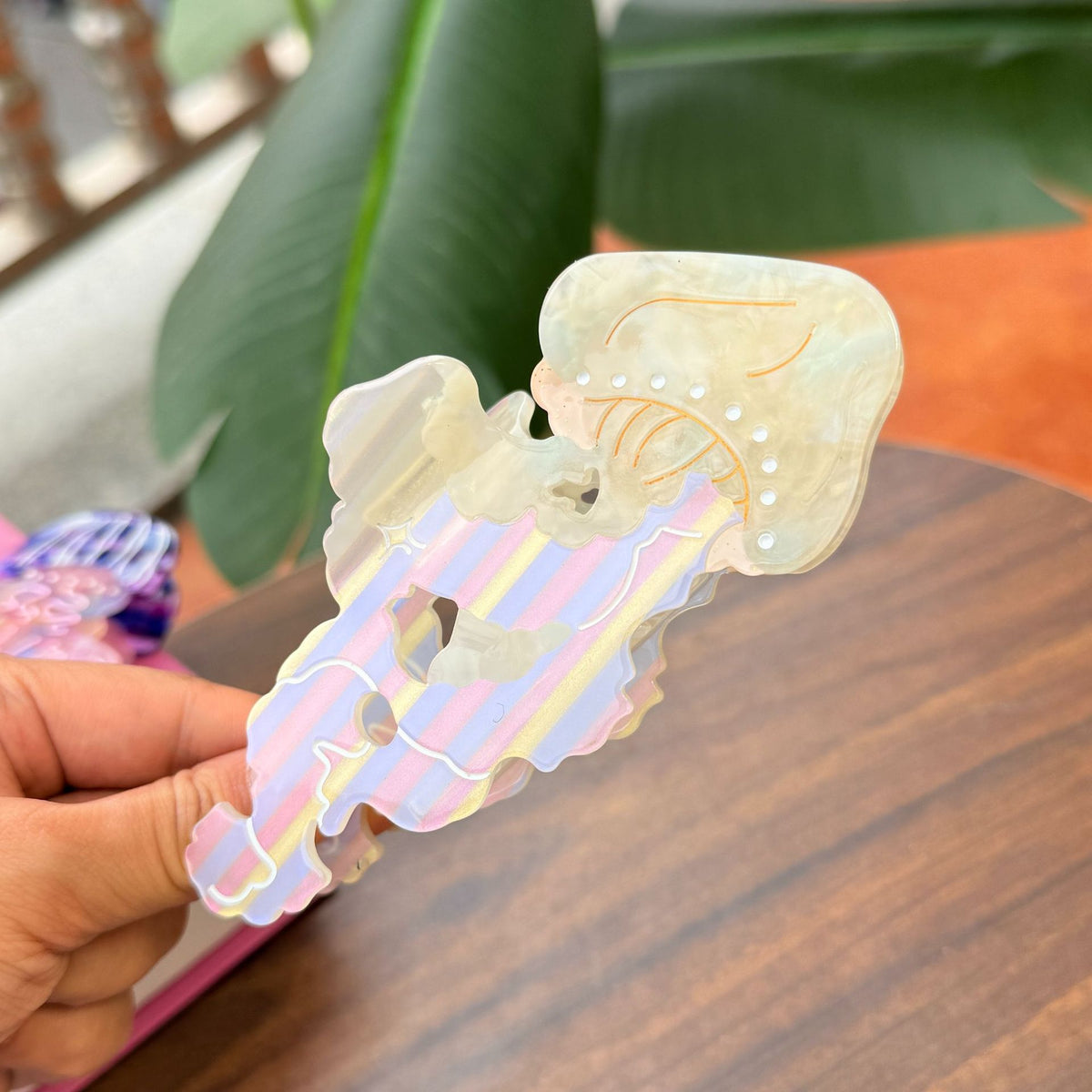marine jellyfish sweet hair claw