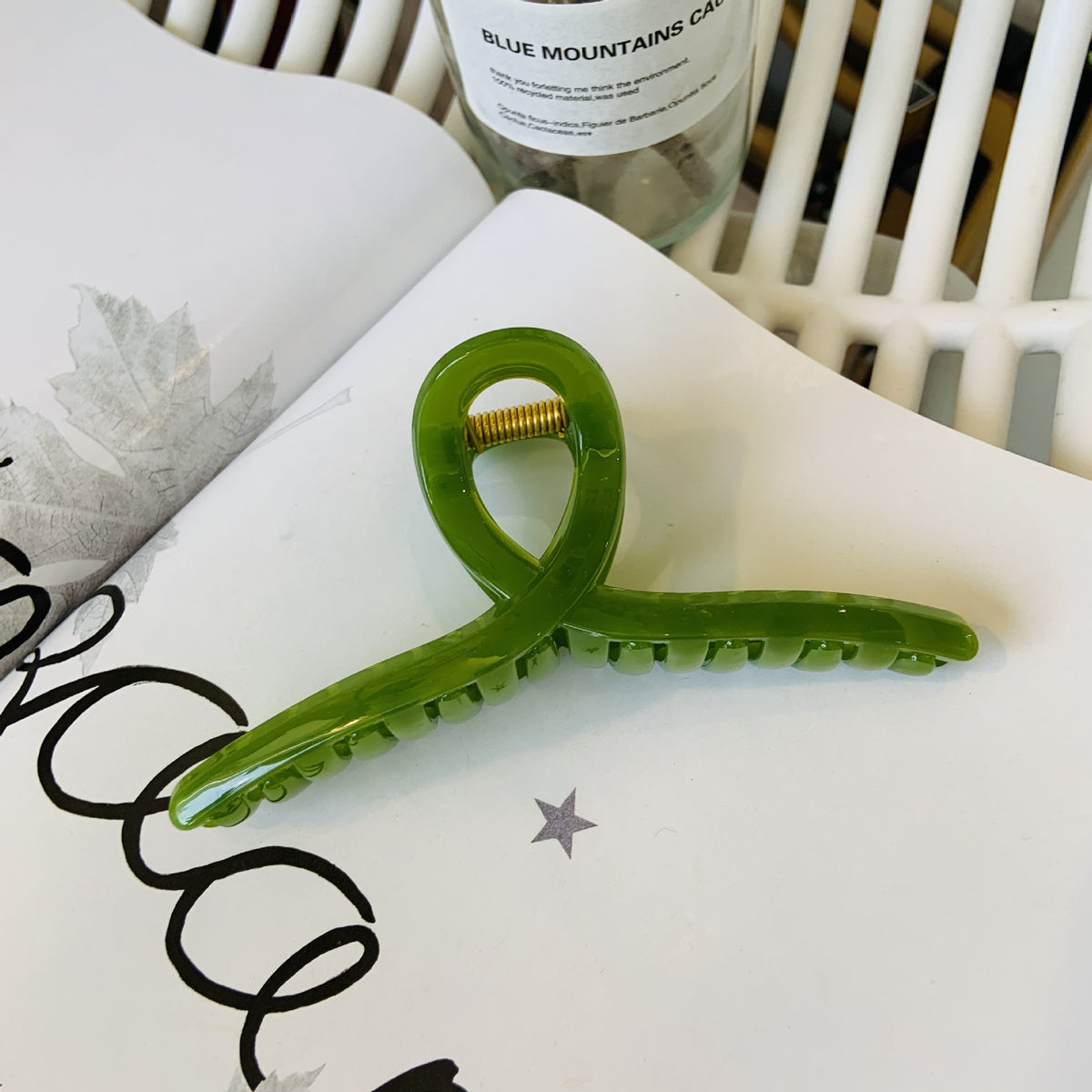 hanger hair claw