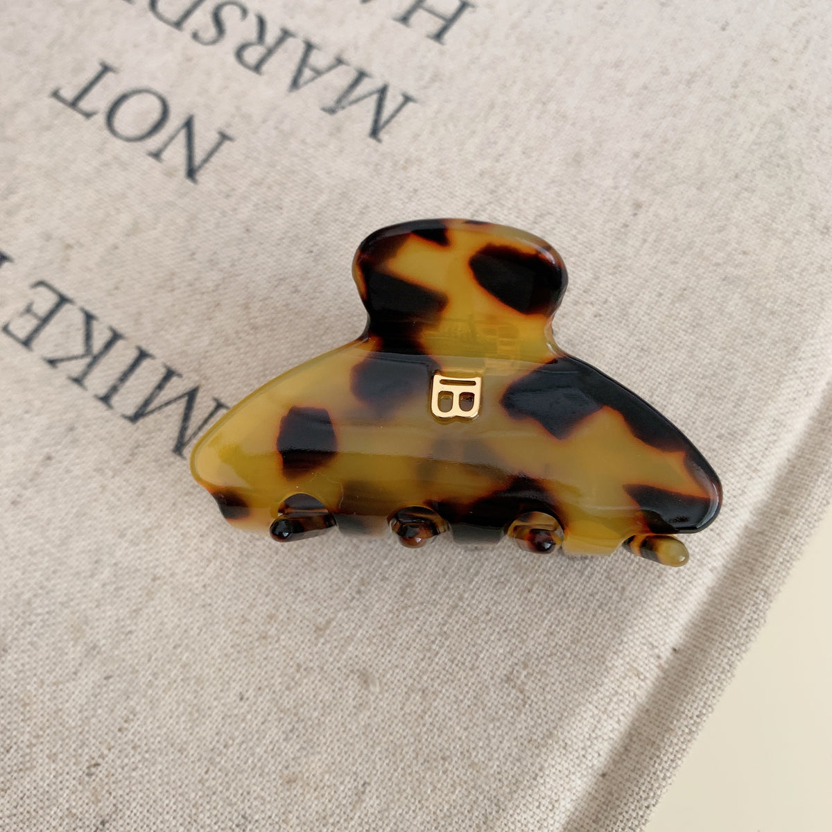 Korean version letter b hair claw