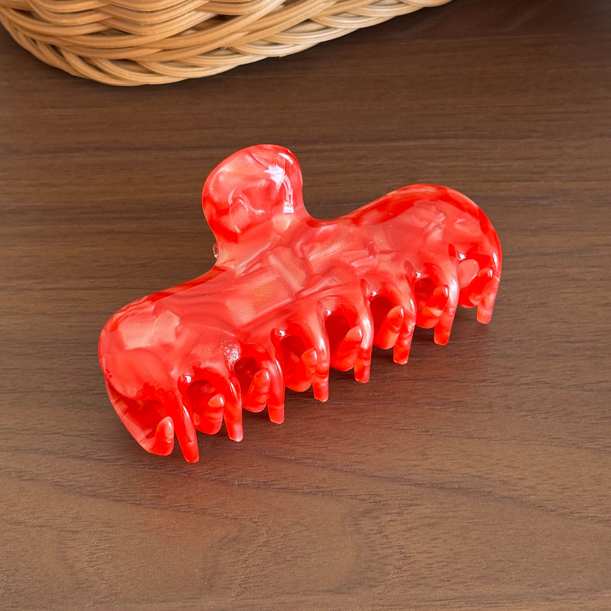 Duowei cute simple acetic acid grab clip jelly shark clip disc hair bangs clip high-end Korean hairpin hair accessories woman