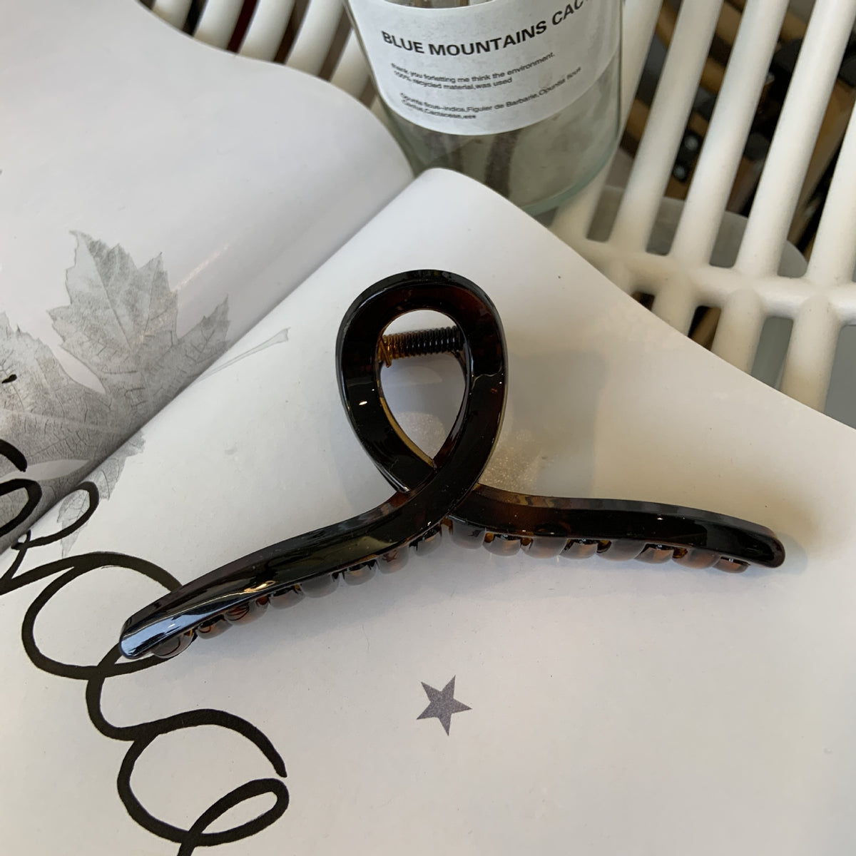 hanger hair claw